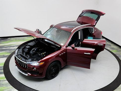 Used 2017 Maserati Levante S AWD/4WD image 36