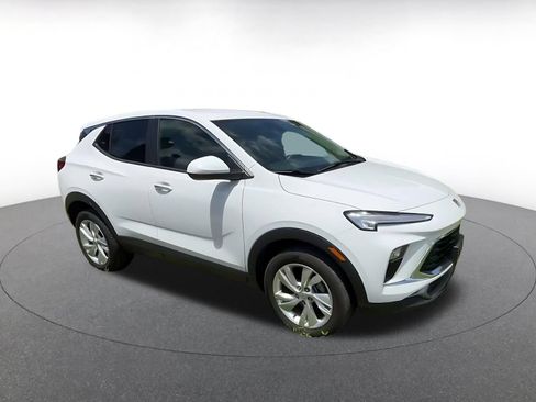 Used 2025 Buick Encore GX Preferred AWD/4WD image 2