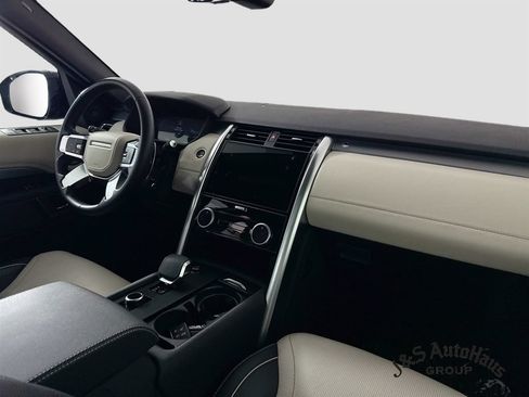 Used 2024 Land Rover Discovery Dynamic SE AWD/4WD image 31