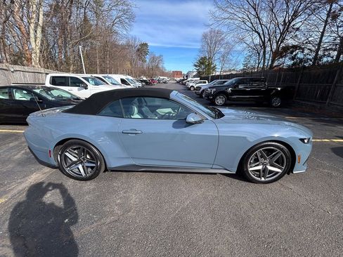 Used 2025 Ford Mustang Premium image 9