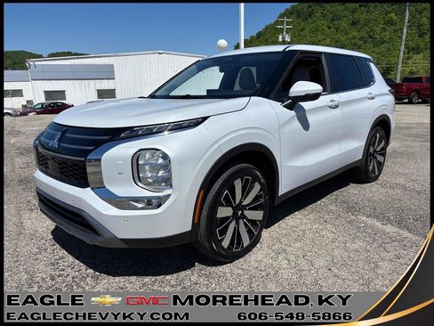 Used 2025 Mitsubishi Outlander SE AWD/4WD image 1