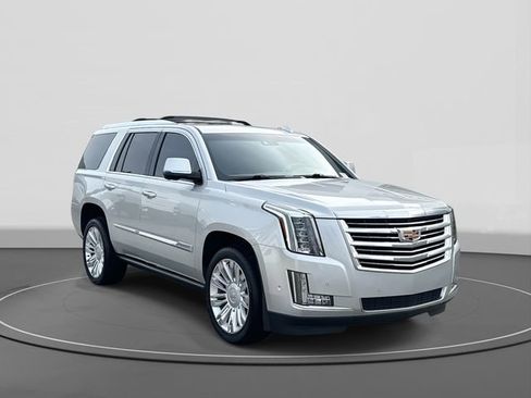 Used 2018 Cadillac Escalade Platinum image 4