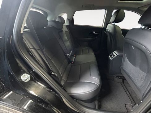 Used 2021 Kia Niro Touring image 11