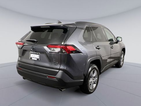 Used 2022 Toyota RAV4 XLE image 7