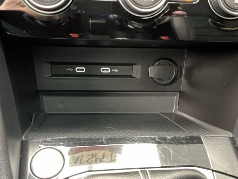 Used 2022 Volkswagen Taos SEL image 25