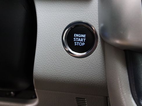 Used 2019 Toyota Highlander Limited FWD image 19
