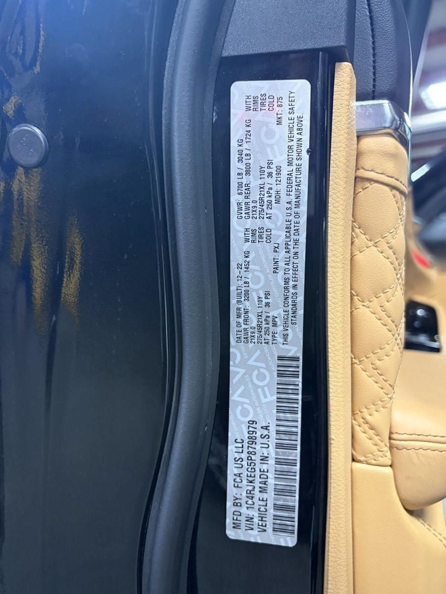 Used 2023 Jeep Grand Cherokee L Summit AWD/4WD image 22