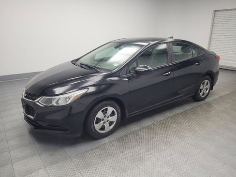Used 2018 Chevrolet Cruze LS image 2