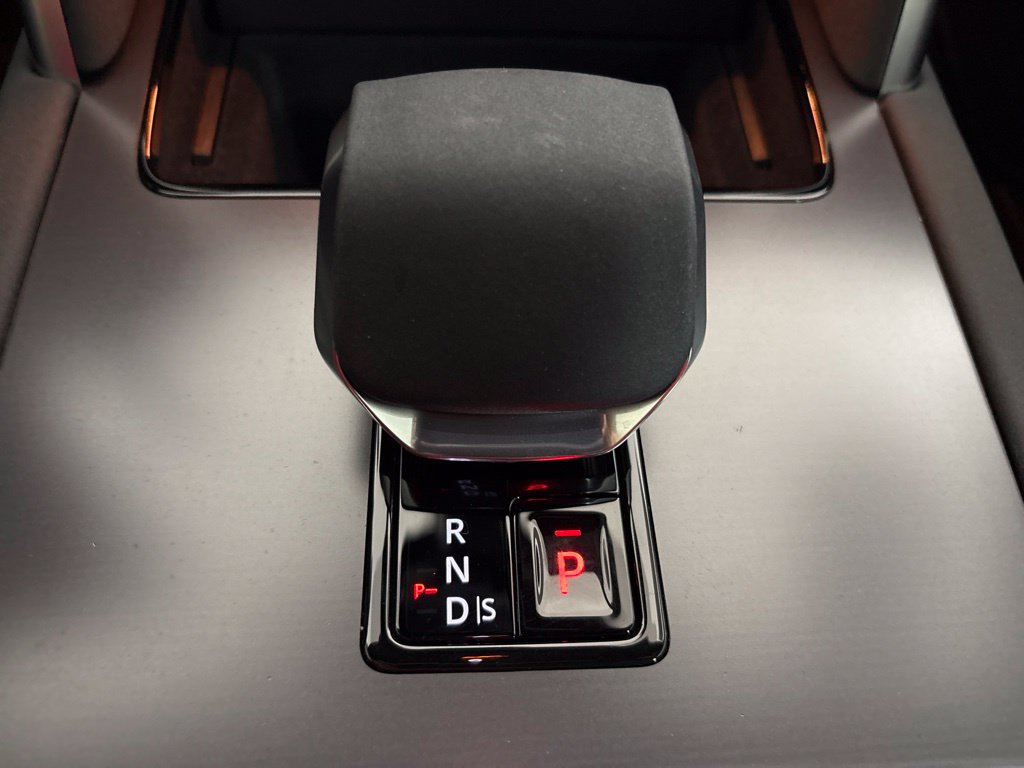 Used 2025 Land Rover Discovery Sport Dynamic SE AWD/4WD image 15