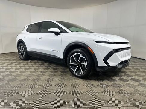 Used 2025 Chevrolet Equinox EV LT image 2