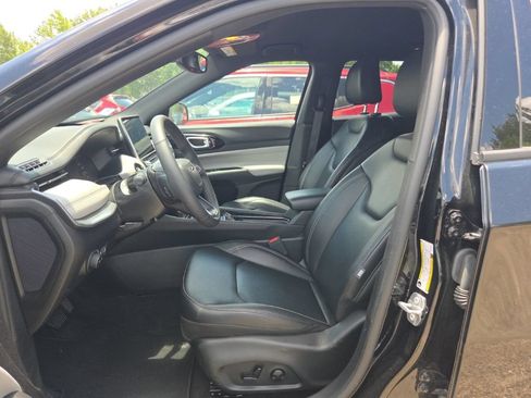 Used 2025 Jeep Compass Limited AWD/4WD image 3