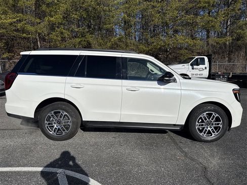 Used 2025 Ford Expedition Active image 8