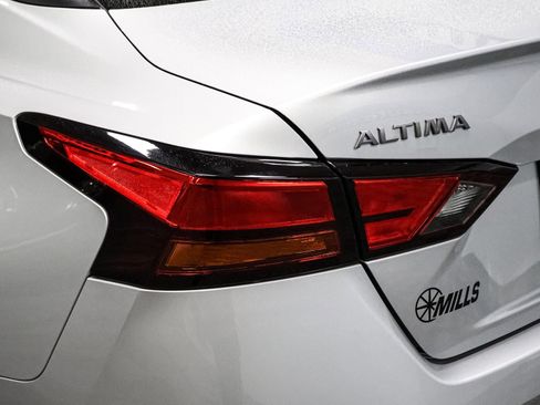 Used 2024 Nissan Altima 2.5 SV image 15