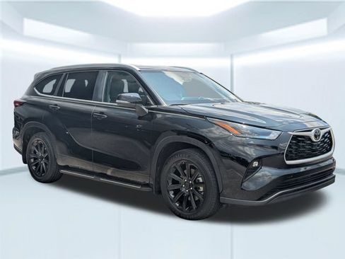 Used 2024 Toyota Highlander XLE FWD image 8
