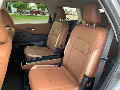 New 2026 Nissan Pathfinder Platinum FWD image 22
