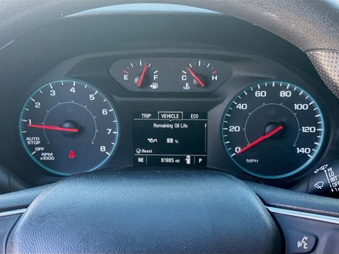 Used 2020 Chevrolet Equinox LS image 9