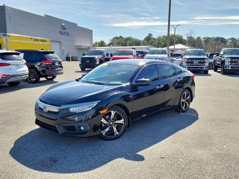 Used 2017 Honda Civic Touring image 1