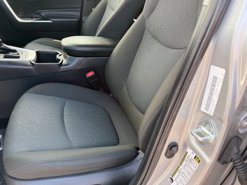 Used 2024 Toyota RAV4 XLE FWD image 22