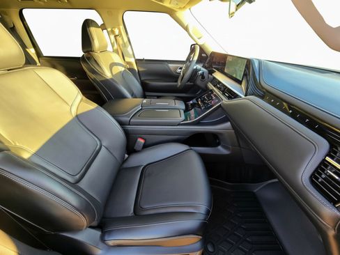 Used 2025 INFINITI QX80 Pure RWD image 15