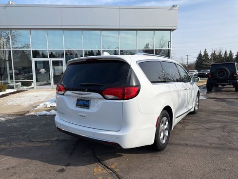 Used 2017 Chrysler Pacifica Touring-L Plus image 3