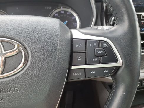 Used 2022 Toyota Highlander Platinum FWD image 21