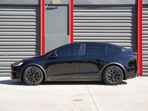 Used 2022 Tesla Model X Plaid image 2