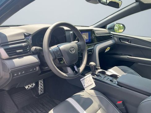 Used 2025 Toyota Camry SE w/ Convenience Package FWD image 10
