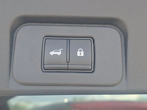 Used 2025 Nissan Rogue Platinum FWD image 25