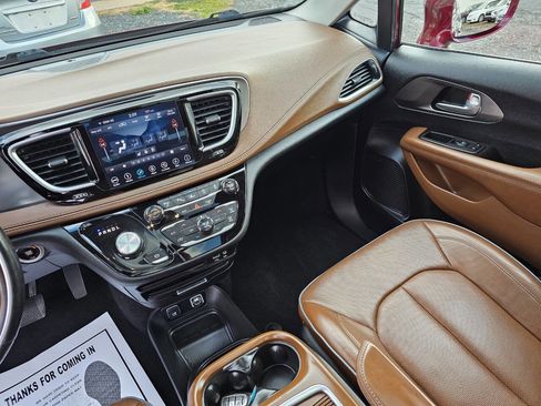 Used 2019 Chrysler Pacifica Limited w/ Tire & Wheel Group image 14