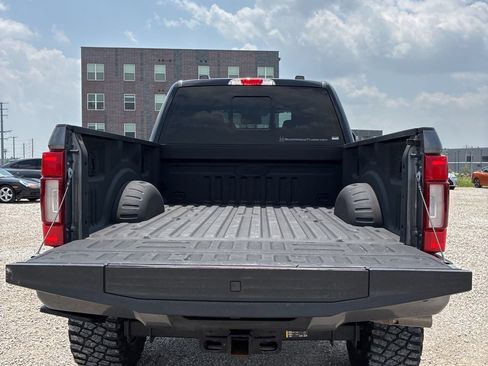 Used 2022 Ford F250 Lariat w/ Black Appearance Package AWD/4WD image 10