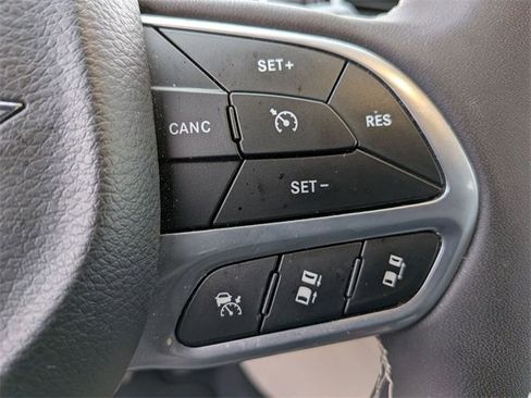 Certified 2024 Chrysler Pacifica Touring-L image 18