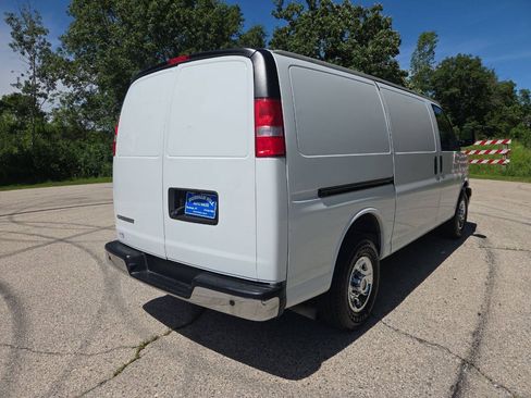 Used 2020 Chevrolet Express 3500 w/ Driver Convenience Package RWD image 6