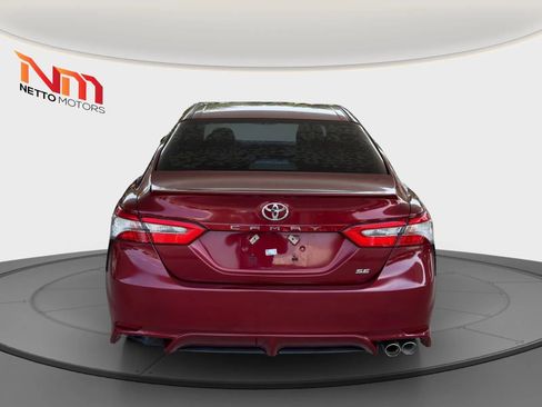 Used 2018 Toyota Camry SE w/ Moonroof Package FWD image 4