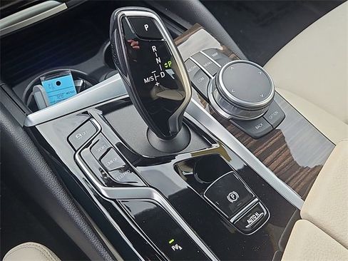 Used 2022 BMW 530i xDrive w/ Premium Package image 31