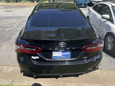 Used 2021 Toyota Camry SE FWD image 16