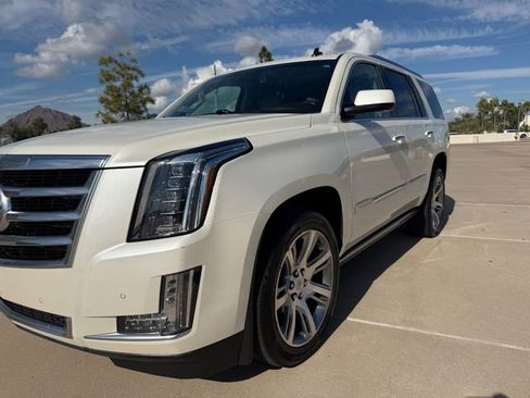 Used 2015 Cadillac Escalade Premium image 11