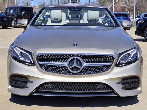 Used 2019 Mercedes-Benz E 450 Cabriolet image 2