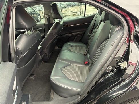 Used 2020 Toyota Camry SE image 4