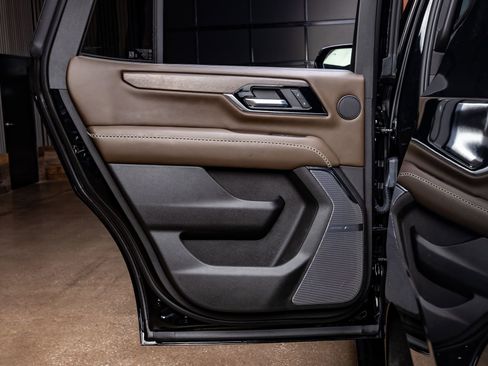 Used 2025 GMC Yukon Denali Ultimate AWD/4WD image 40