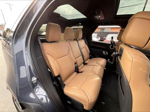 New 2026 Land Rover Discovery Dynamic SE image 27