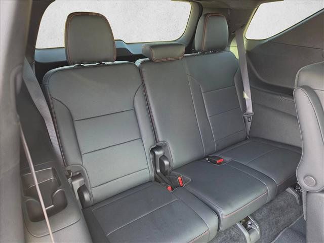 Used 2024 Chevrolet Traverse Z71 AWD/4WD image 13