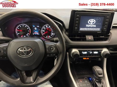 Used 2021 Toyota RAV4 LE image 12