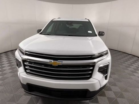 New 2026 Chevrolet Traverse LT image 3