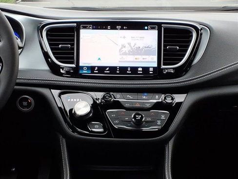 New 2026 Chrysler Pacifica Limited w/ S Appearance Package image 7