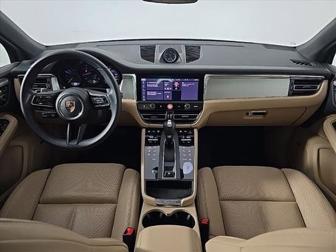 Certified 2025 Porsche Macan image 27