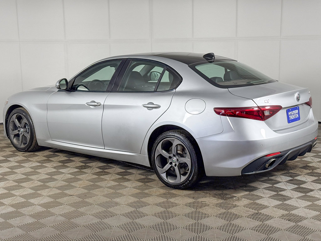 Used 2018 Alfa Romeo Giulia AWD image 9