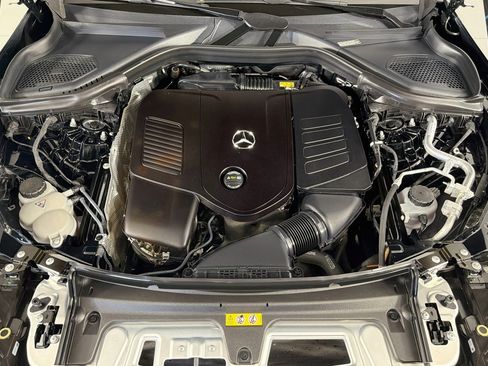 Used 2024 Mercedes-Benz GLC 300 4MATIC image 11