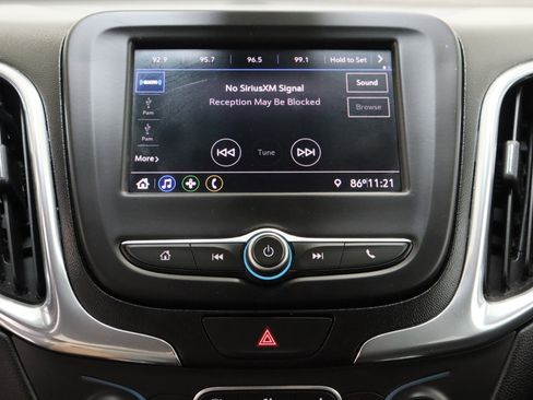 Used 2020 Chevrolet Equinox LT w/ Driver Convenience Package image 18