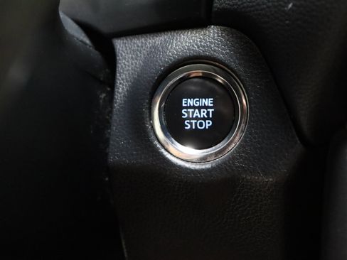 Used 2021 Toyota RAV4 XLE FWD image 18