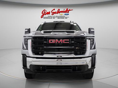 Used 2024 GMC Sierra 3500 Pro AWD/4WD image 2